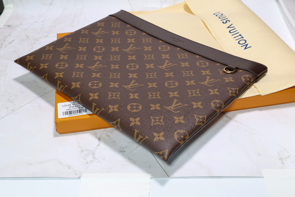 LV Daily Pouch